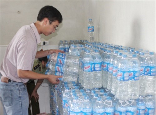 Nghệ An: Hé lộ 21 cơ sở nước đóng chai không đạt chất lượng tràn lan trên thị trường