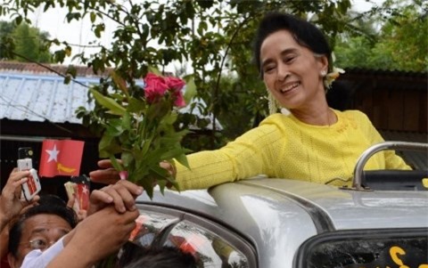 Quân đội Myanmar cam kết ủng hộ Chính phủ của bà Suu Kyi