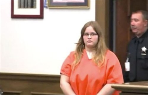 Thiếu nữ bắn chết mẹ rồi chụp ảnh gửi cho cha gây phẫn nộ