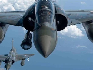 Đáp trả IS, Pháp dội bom phá nát hàng loạt căn cứ ở Syria