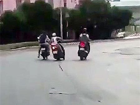 Đi cướp đồ, ai ngờ cướp đúng điện thoại của bạn