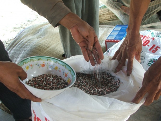 Bộ Công an mạnh tay với sản xuất, kinh doanh phân bón giả, thuốc trừ sâu giả