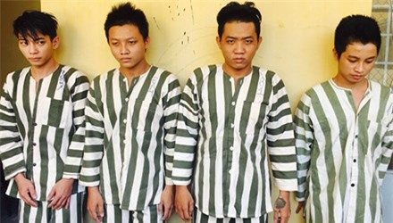 Chồng điên cuồng chém người vì tin nhắn rủ vợ đi khách sạn