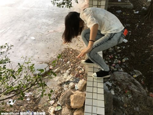 Kỳ lạ Công ty để nhân viên trèo tường đi làm suốt 2 năm