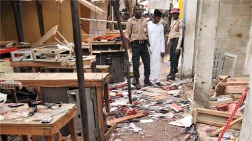 Bé gái 11 tuổi đánh bom liều chết, 138 người thương vong