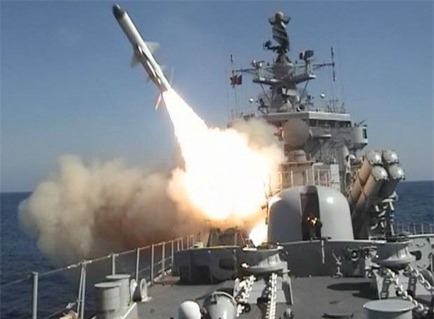 Chiến hạm Nga phóng tên lửa hành trình, san bằng thành trì IS ở Syria