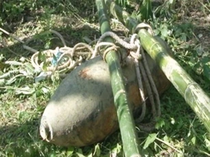 Phát hiện quả bom nặng nửa tấn dưới lòng sông khi đi đánh cá