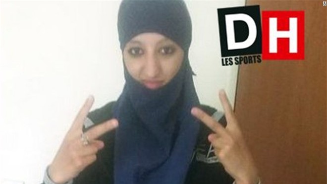 Danh tính 'nữ quái' 26 tuổi đánh bom liều chết ở Paris