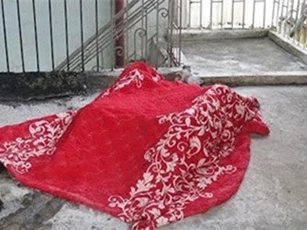 Hà Nội: Bàng hoàng một phụ nữ tự thiêu chết trong tầng 3