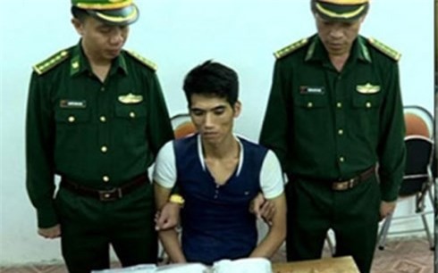 Khởi tố vụ án vận chuyển gần 3kg ma túy đá qua biên giới