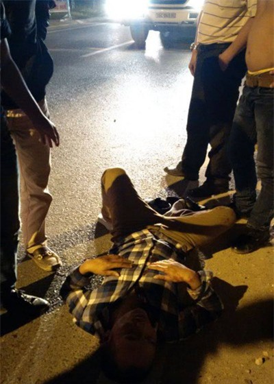 Truy bắt kẻ dùng gậy sắt đánh trọng thương tài xế quỳ lạy trên QL1