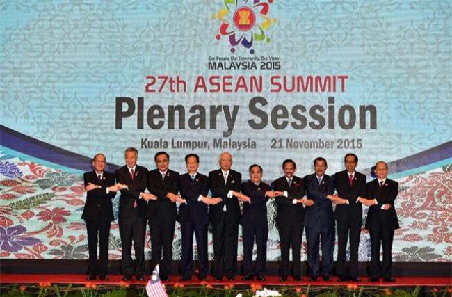 Thủ tướng Nguyễn Tấn Dũng ký Tuyên bố hình thành Cộng đồng ASEAN