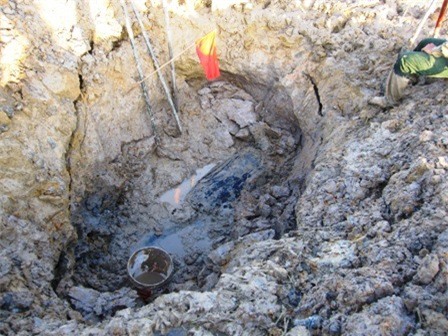 Hai thanh niên tử vong vì đi đào giun, cuốc trúng đầu đạn