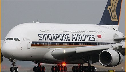  Máy bay Singapore bị dọa đánh bom, hành khách náo loạn