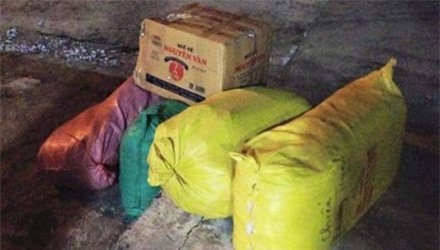 Xe khách chở lậu hơn 2 tạ bò khô bốc mùi ra Hà Nội tiêu thụ