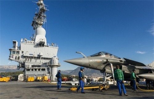 Dàn tiêm kích từ tàu sân bay Charles de Gaulle bắt đầu giáng đòn trừng phạt IS