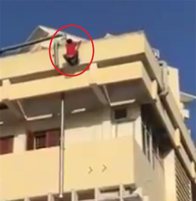 Thanh niên ngáo đá nhảy từ tầng 4 may mắn thoát chết