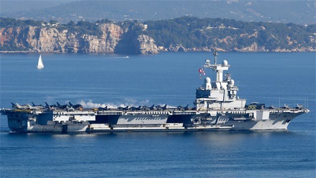 Xem chiến đấu cơ Pháp xuất kích dội bom IS từ tàu sân bay Charles de Gaulle