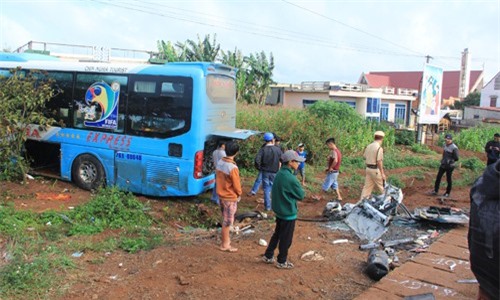 Tài xế xe tải tử vong sau cú tông trực diện với xe khách