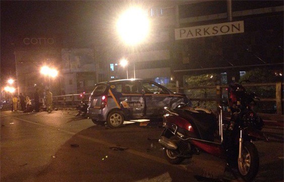 Vụ tai nạn trên cầu vượt Thái Hà: Tài xế qua cơn nguy kịch