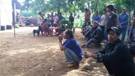 Gia Lai: Cãi nhau với vợ, chồng ra vườn treo cổ tự tử