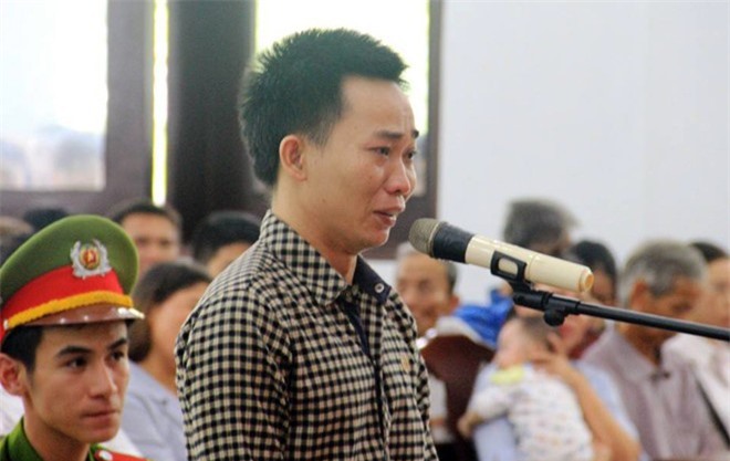 Thảm sát giết hai em vợ tại Huế: Bị cáo bật khóc khi bị tuyên án tử