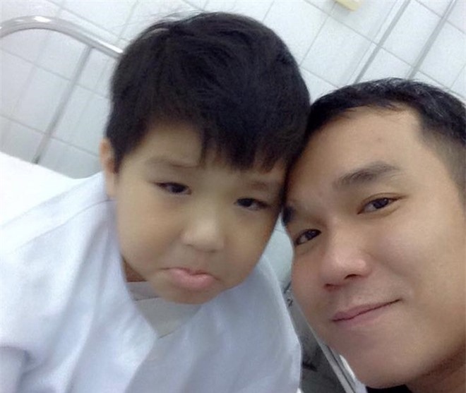 Bé 6 tuổi bị xe tải cán đứt lìa tay khiến dân mạng bật khóc