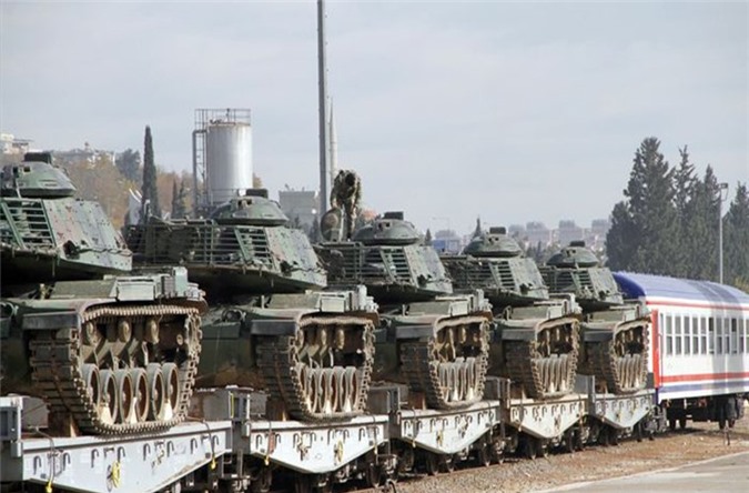 Rùng mình với S-400, Thổ Nhĩ Kỳ điều 20 xe tăng áp sát biên giới Syria
