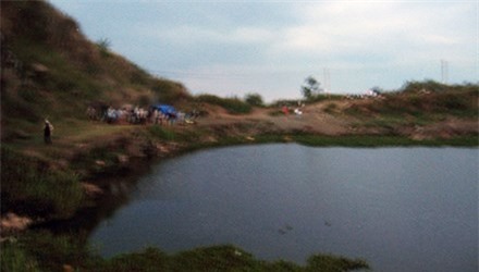 Bí ẩn thi thể nam sinh lớp 12 đang phân hủy nổi trên mặt hồ