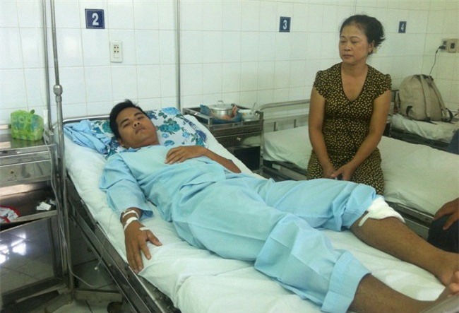 Cảnh sát cơ động bị đâm trọng thương khi làm nhiệm vụ