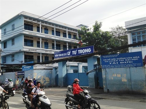 Nam sinh lớp 9 nhắn tin chào tạm biệt rồi nhảy lầu tự tử