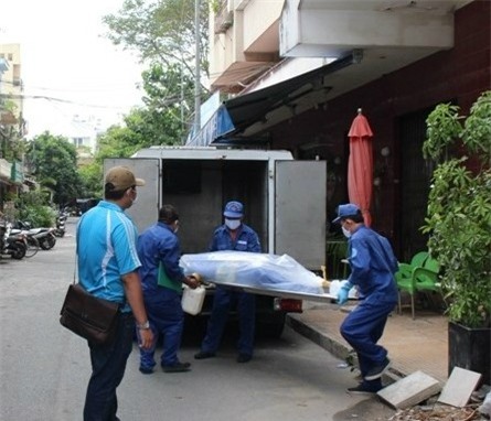 Hoảng hồn phát hiện thi thể biên đạo múa bốc mùi ở căn hộ chung cư