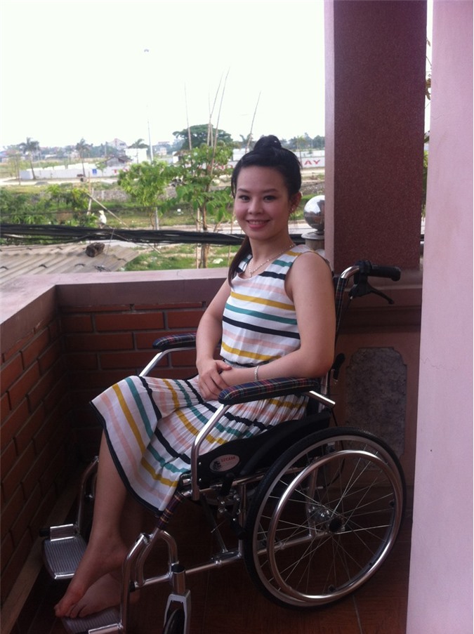 Vẻ đẹp vầng trăng khuyết 2015: Phạm Thị Mỹ Châu vững chí, sáng tâm