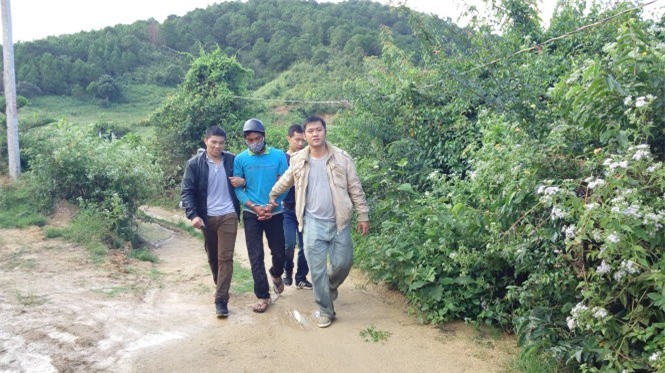 Bắt nghi phạm dùng súng  bắn chết người anh em cột chèo