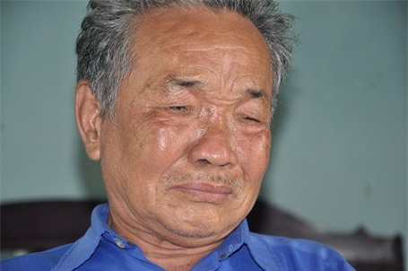 Đắng cay cha già cho hai con ăn cơm pha với thuốc ngủ