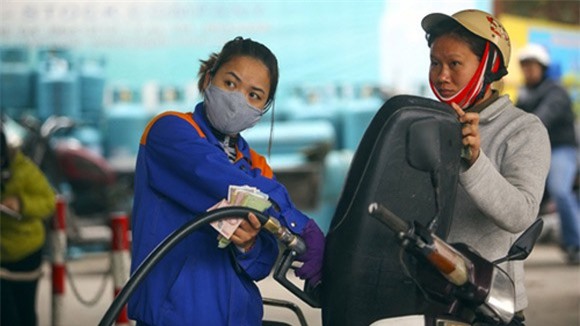 Giá xăng dầu sẽ tăng hay giảm vào ngày mai (3/12)?