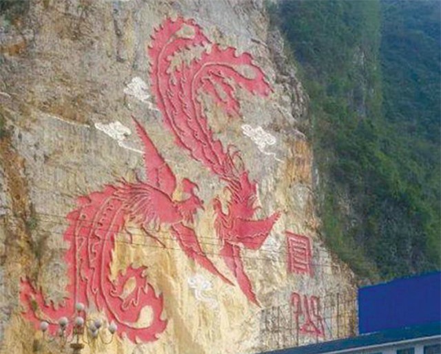 Quan tham TQ chi 178 tỷ đồng “vẽ” tranh lên núi đá