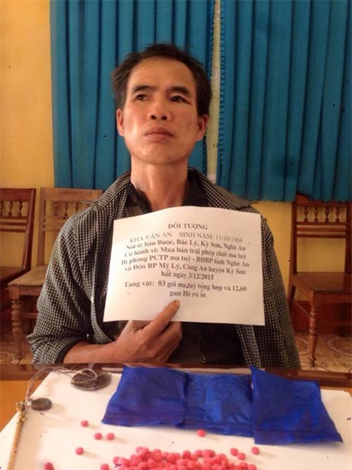 Bắt kẻ tàng trữ 600 viên ma túy chống trả công an 