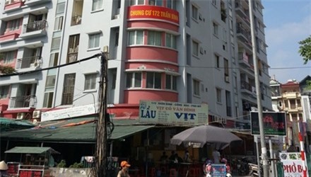 Nam công nhân nguy kịch vì rơi từ tầng 8 khi đang sơn nhà