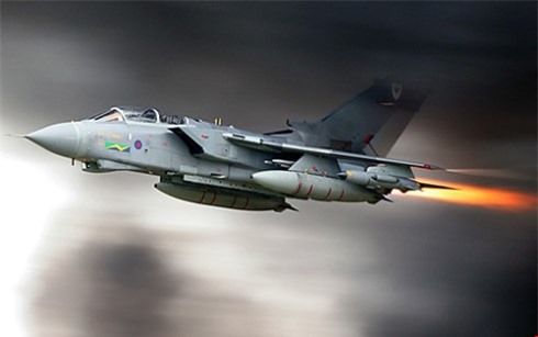 Tiêm kích Tornado của Anh dội bom mở màn không kích IS ở Syria