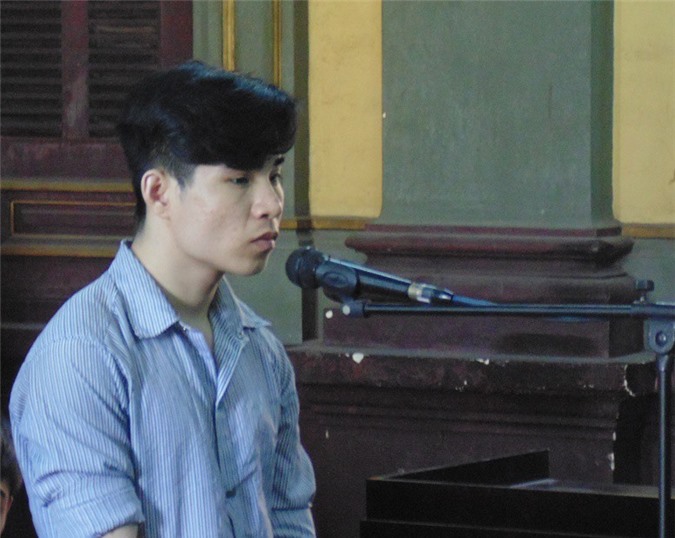 Bảo vệ con, mẹ bị côn đồ đâm chết