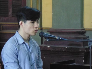 Bảo vệ con, mẹ bị côn đồ đâm chết