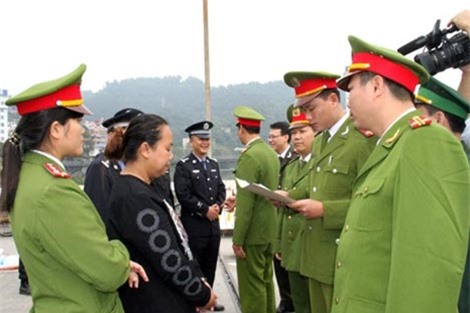 Bắt "mẹ mìn" chuyên lừa bán phụ nữ, trẻ em sang Trung Quốc
