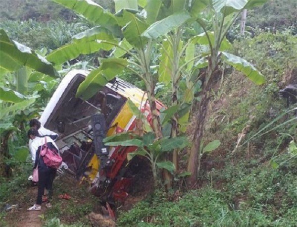 Sơn La: Xe buýt lao xuống vực, 20 học sinh bị thương