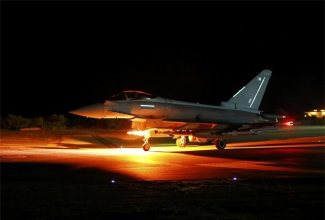 Anh điều siêu chiến đấu cơ tiếp tục không kích phá hủy mỏ dầu IS