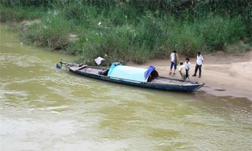 Quảng Nam: Tìm thấy thi thể cô gái thuê taxi đi nhảy cầu tự tử