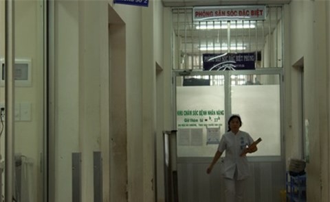 Bị cự tuyệt, "phi công trẻ" tàn nhẫn tạt axit người tình