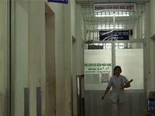Bị cự tuyệt, "phi công trẻ" tàn nhẫn tạt axit người tình