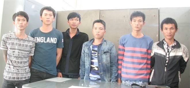 Cảnh sát nổ súng khống chế 13 thanhh niên hỗn chiến