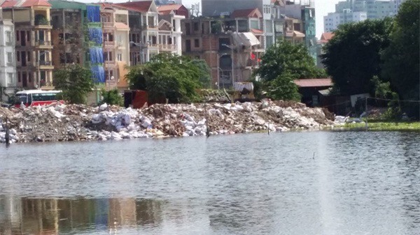 Phường Xuân La: Chính quyền “làm ngơ” trước việc “xẻ thịt” ao, lấp ruộng?